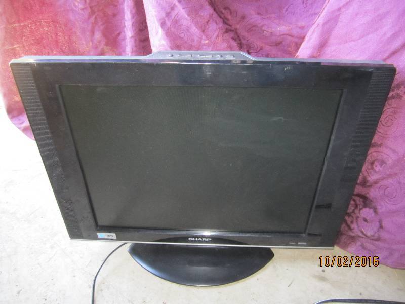 lot 55 image: Sharp flat screenTV monitor, 20...