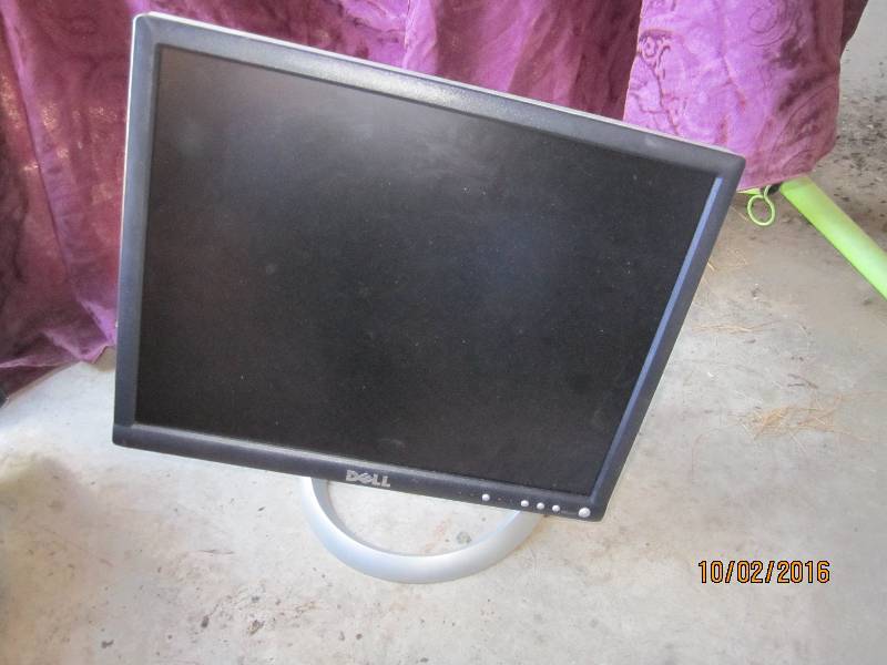 lot 58 image: Dell swivel 20 USB monitor...