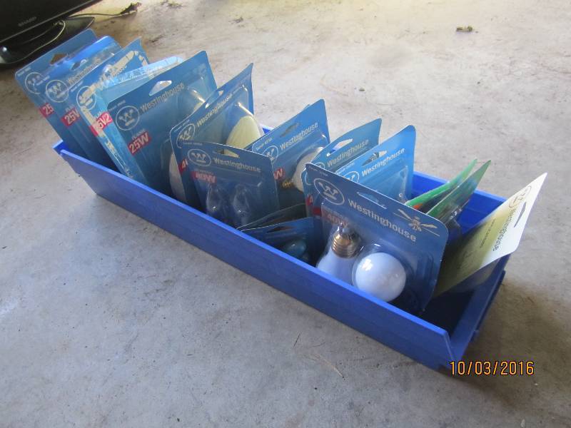 lot 79 image: Lot of chandelier light bulbs...