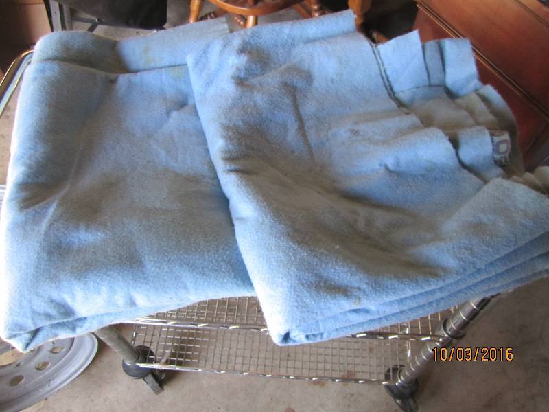 lot 81 image: 2 moving blankets...