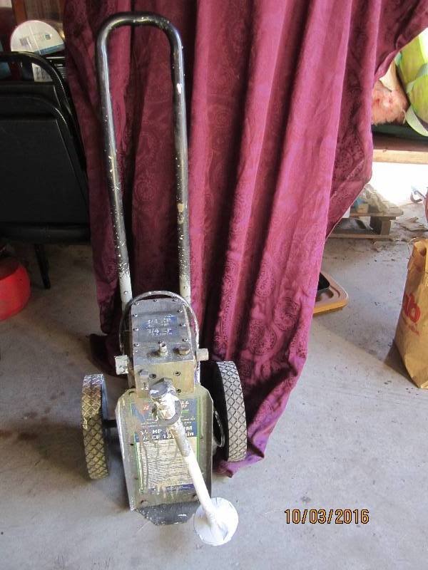lot 83 image: Campbell Hausfeld 34 hp airless pa...