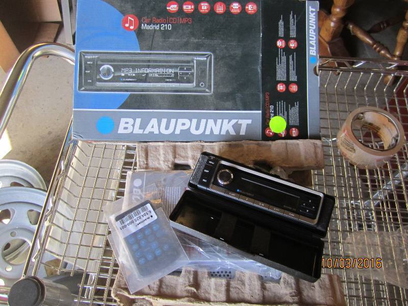 lot 86 image: Blaupunkt car stereo, new...