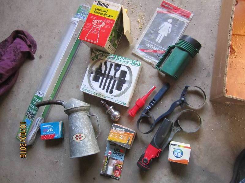 lot 94 image: Lot of tools and garage items...