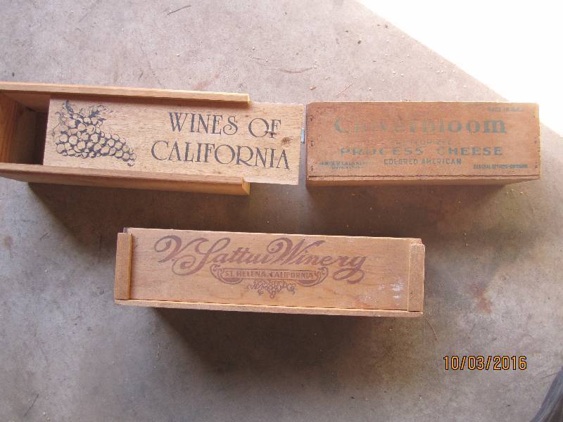 lot 99 image: Wood wine bottle boxes...