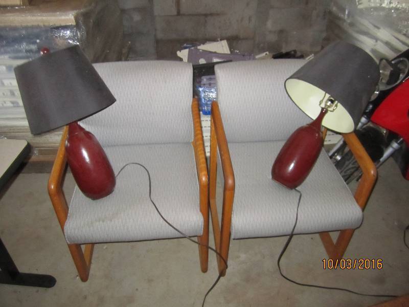 lot 110 image: 2 Reception chairs and matching lam...