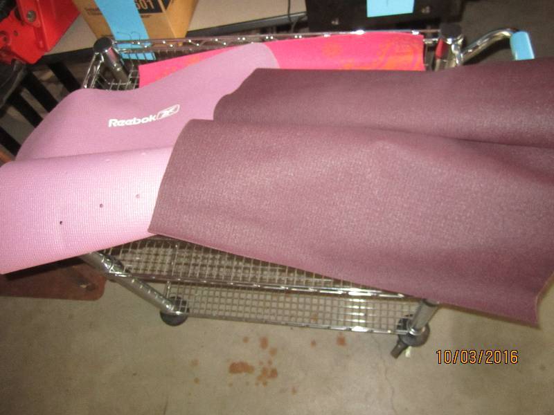 lot 116 image: 3 yoga mats...
