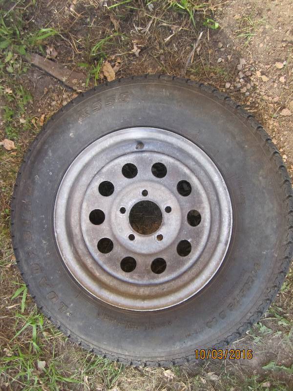 lot 121 image: Load Star trailer tire, ST20575 D1...