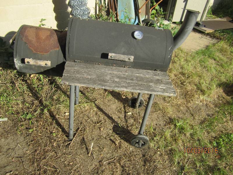 lot 122 image: Smoker, measures 3 across...