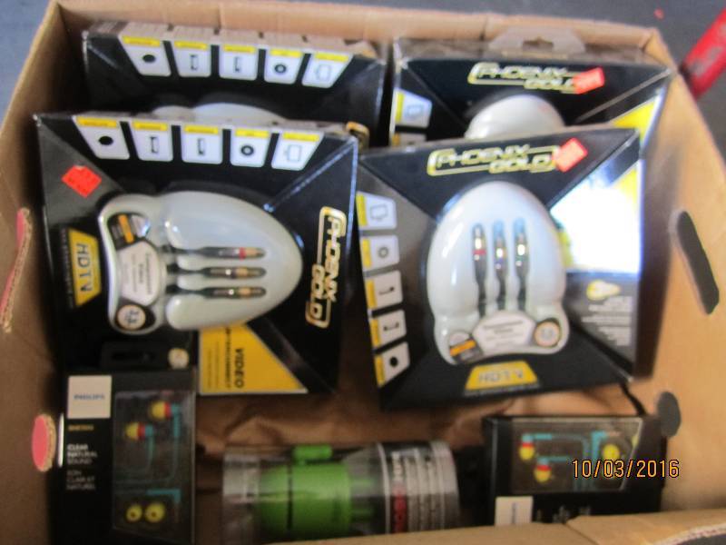 lot 128 image: Lot of electronics...
