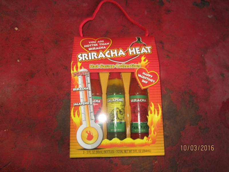 lot 135 image: Sriracha Hot sauce set...