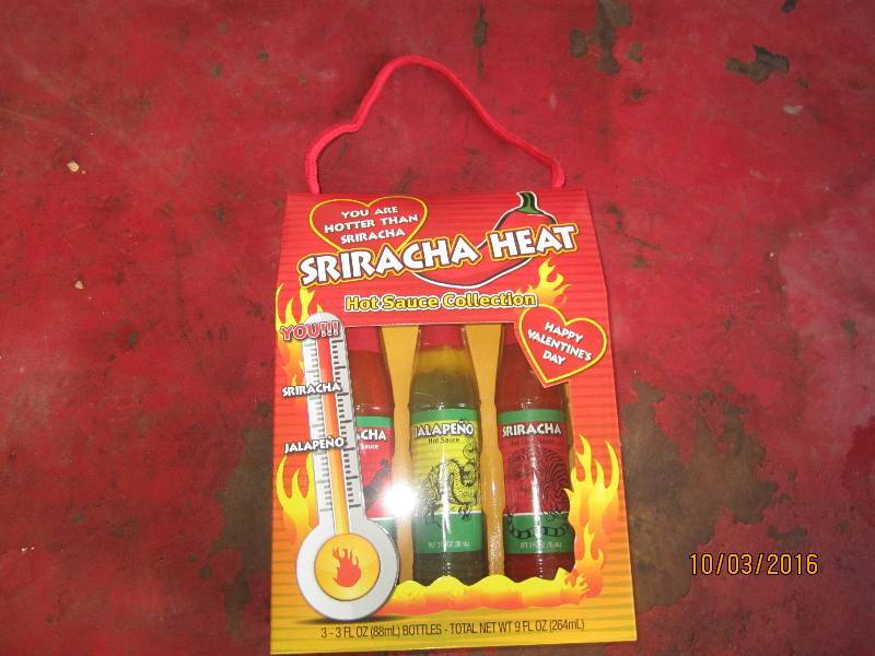 lot 136 image: Sriracha Hot sauce set...