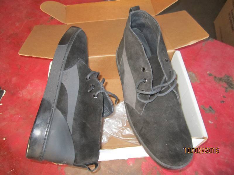 lot 141 image: New Puma 11 12 shoes...