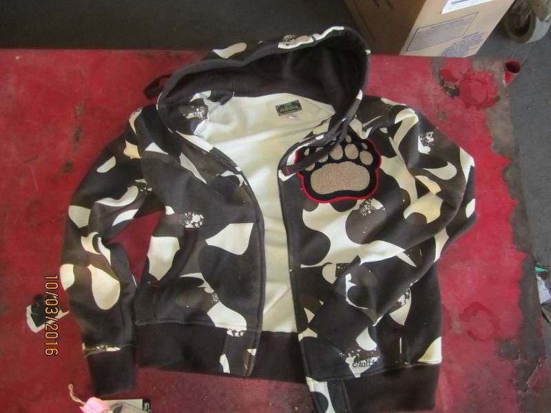 lot 146 image: New Stall & Dean size M sweatshirt...