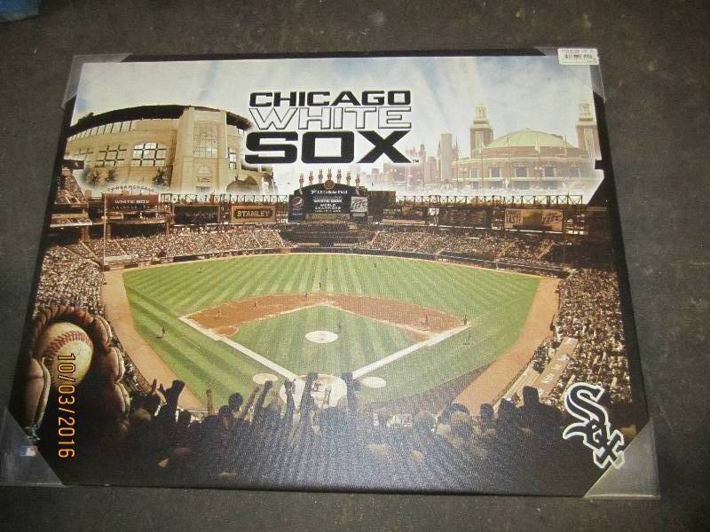 lot 174 image: Chicago White Sox canvas wall hangi...