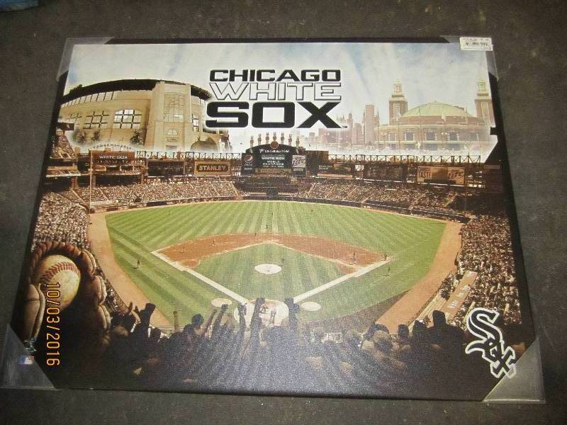 lot 175 image: Chicago White Sox canvas wall hangi...