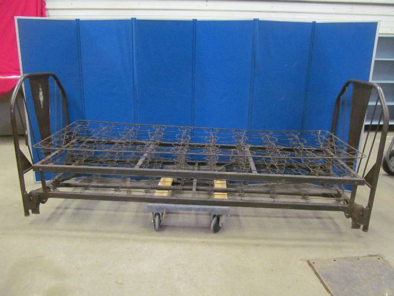 lot 12 image: Vintage Fold Out Bed