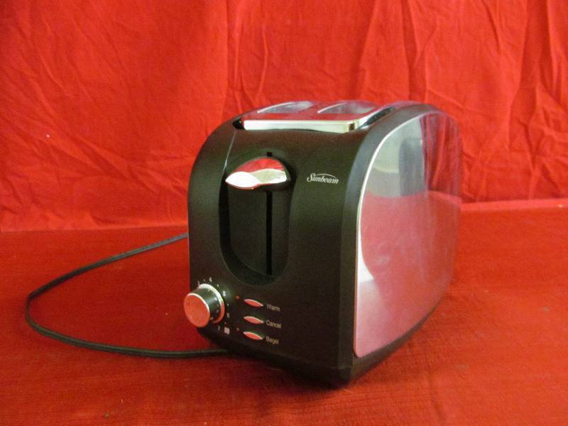 lot 21 image: Toaster