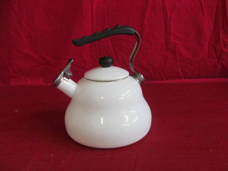 lot 35 image: Teapot