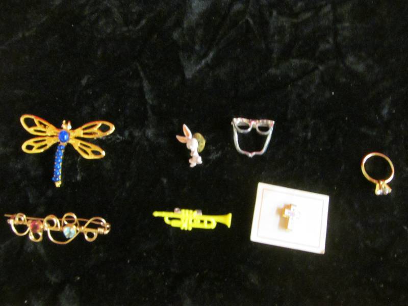 lot 53 image: Jewelry