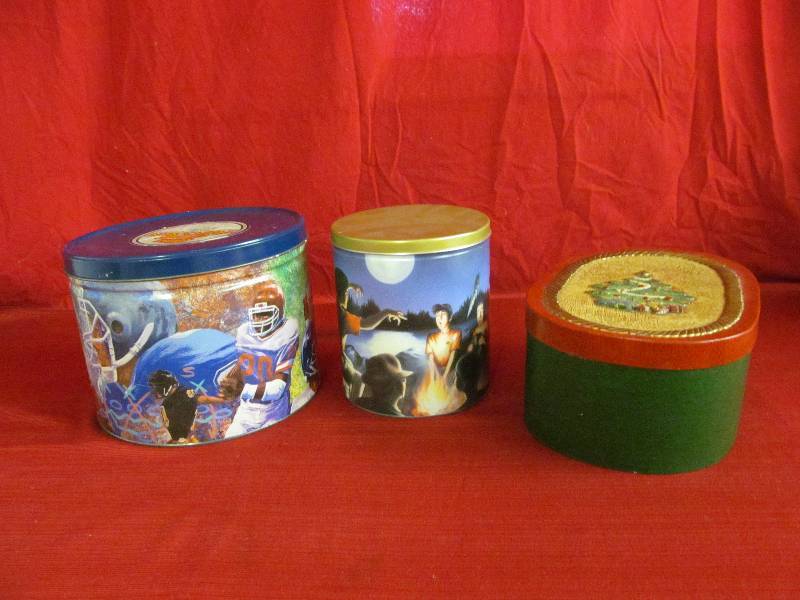 lot 56 image: TinsChristmas Box