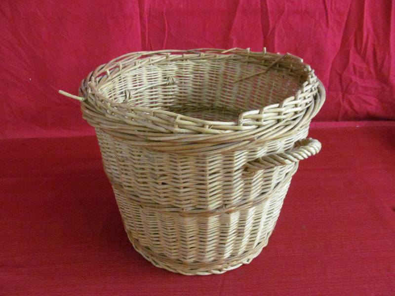 lot 59 image: BasketWood Clothes Pins