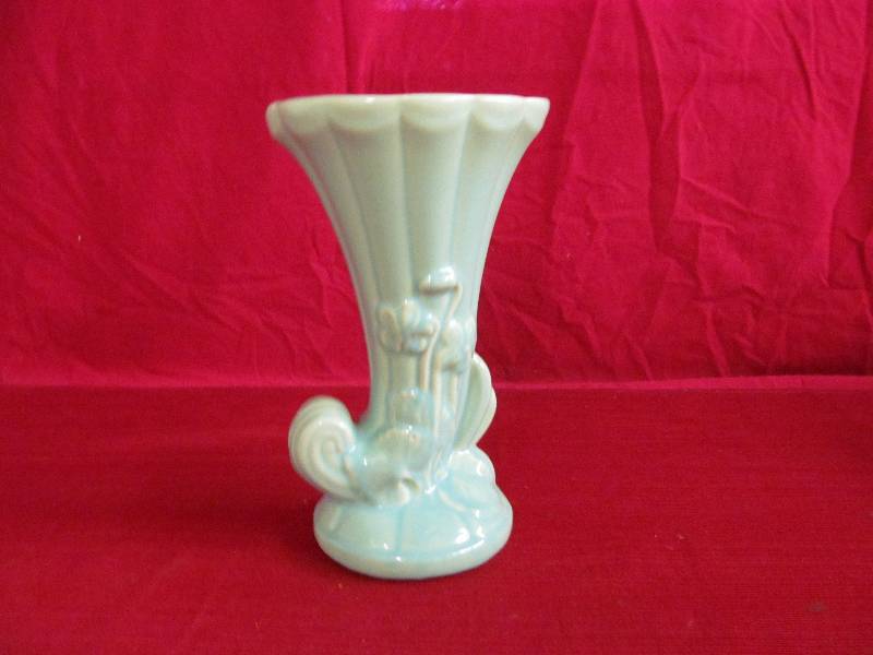 lot 61 image: Vintage Vase