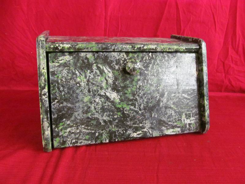 lot 66 image: Bread Box