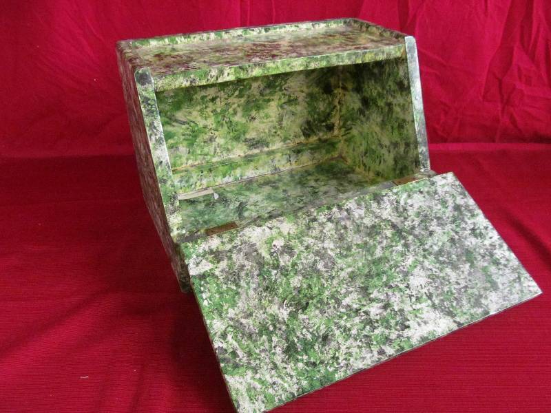 lot 67 image: Bread Box