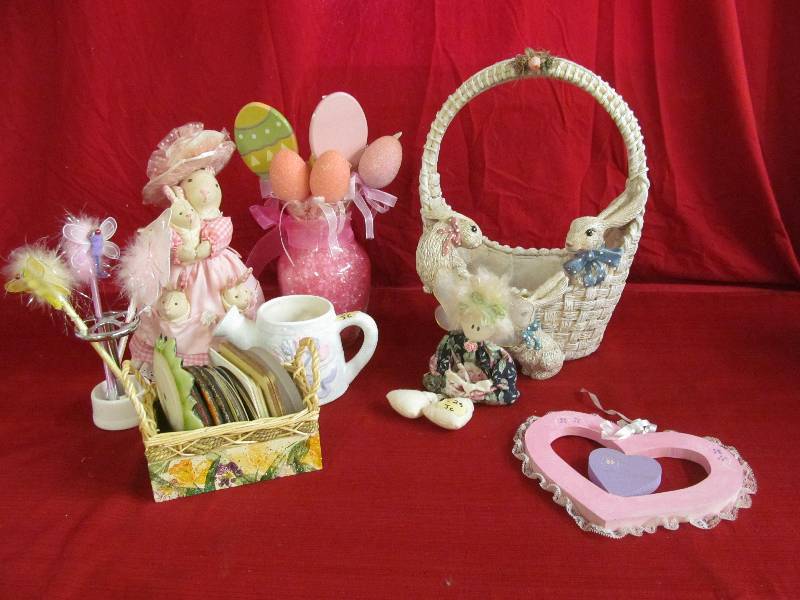 lot 69 image: Easter Dcor