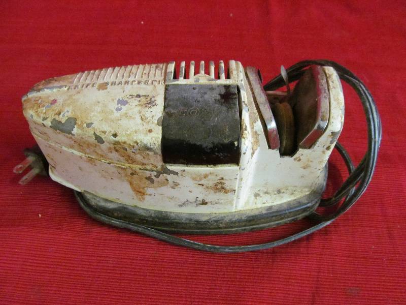 lot 73 image: Vintage Knife Sharpener