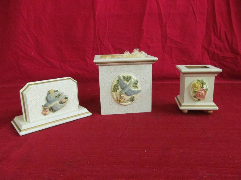 lot 87 image: PlanterNapkin Holder