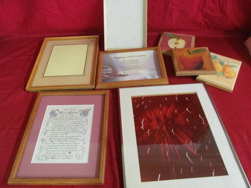 lot 89 image: PicturesPicture Frames