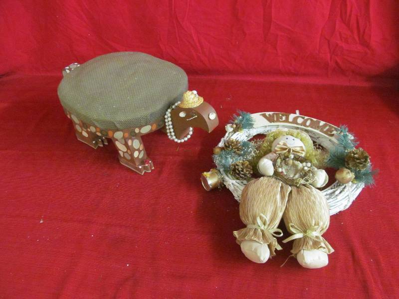 lot 91 image: Foot StoolWall Dcor
