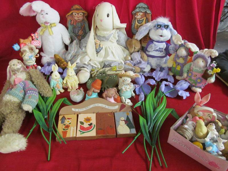 lot 101 image: Easter Dcor
