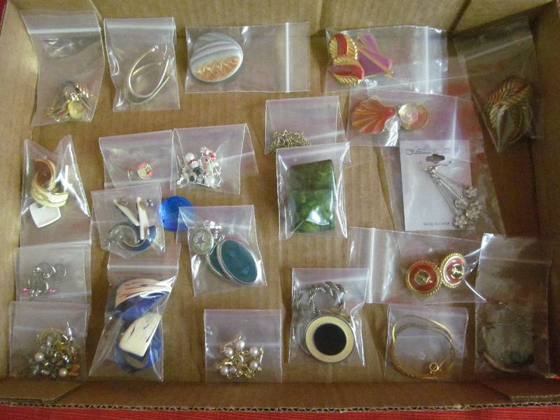 lot 105 image: Costume Jewelry