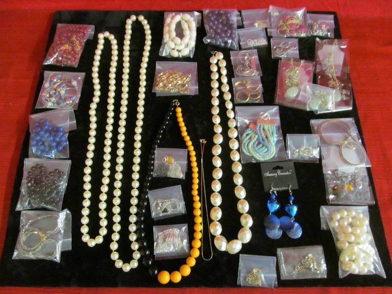 lot 109 image: Costume Jewelry