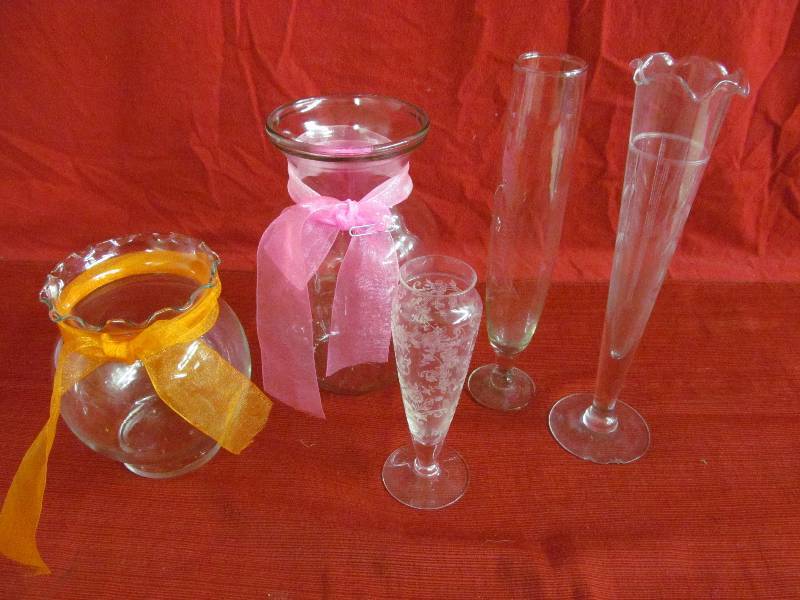 lot 112 image: Vases