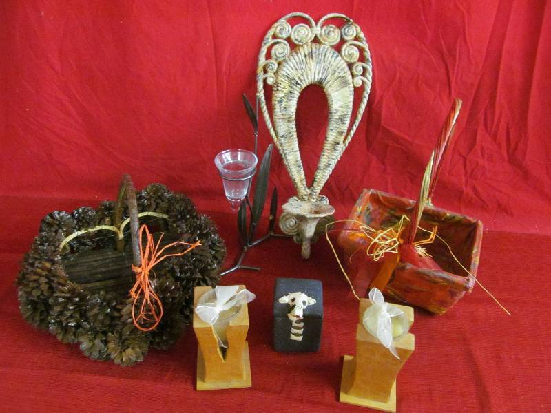 lot 122 image: BasketsCandle Holders
