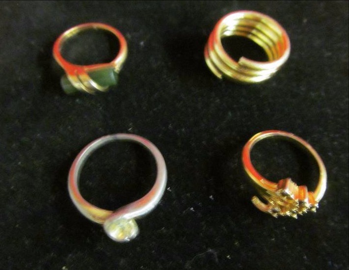 lot 140 image: Jewelry