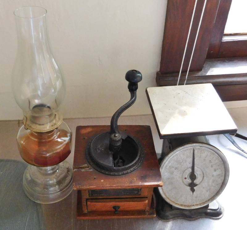 lot 9 image: Scale, coffee grinder, oil lamp