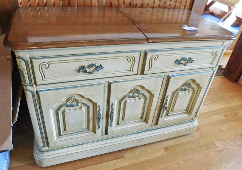 lot 3 image: dining room sideboard