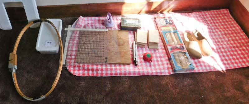 lot 11 image: craft supplies