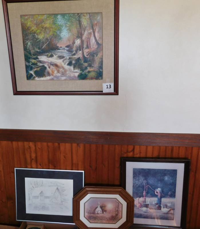 lot 13 image: 4 framed wall decor