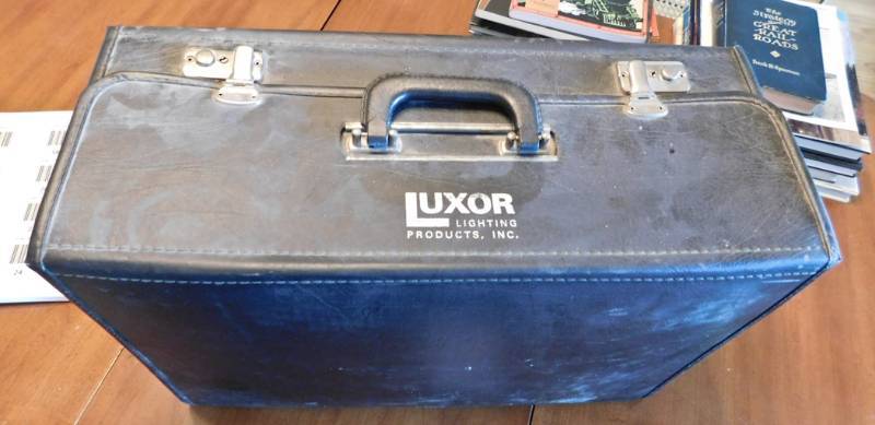 lot 18 image: Luxor Salesman sample bag