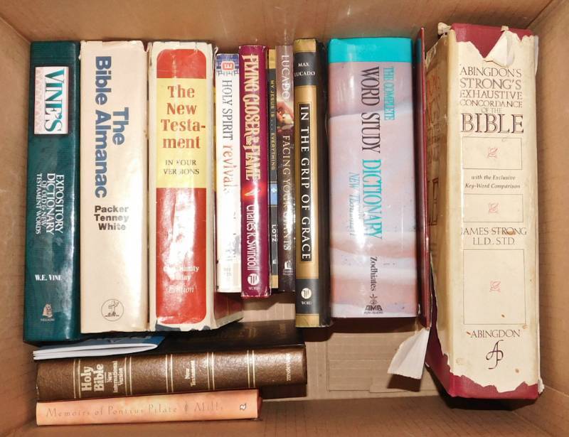lot 23 image: vintage books
