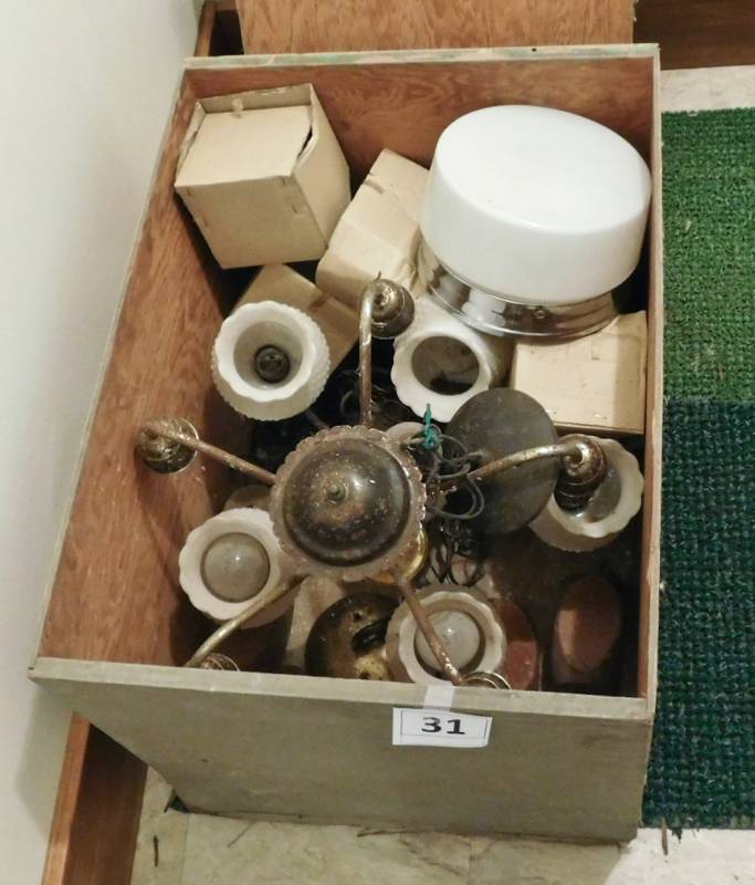 lot 31 image: box of vintage lighting