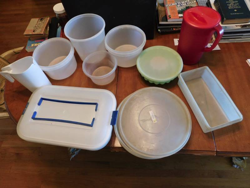 lot 34 image: tupperware
