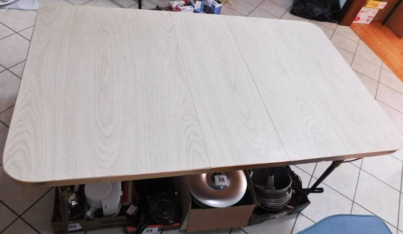 lot 41 image: vintage formica kitchen table