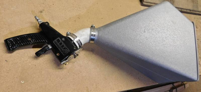lot 115 image: HLVP Spray Gun with plastic cup