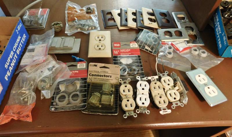 lot 72 image: electrical hardware componets